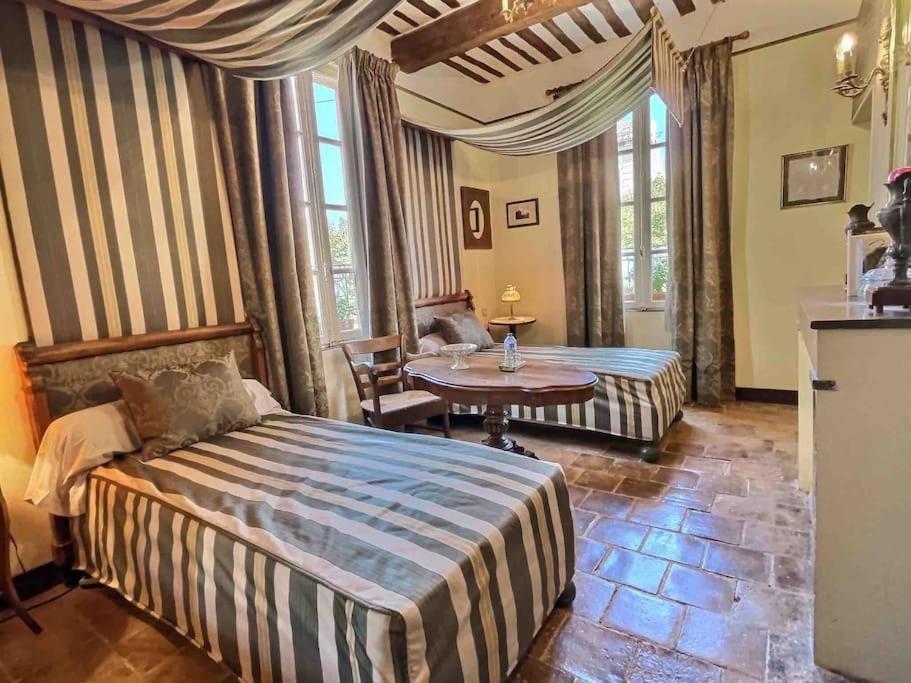 Chez Lydia - Osez La Vie De Chateau ! Pont Du Gard, Uzes Ремулен Экстерьер фото